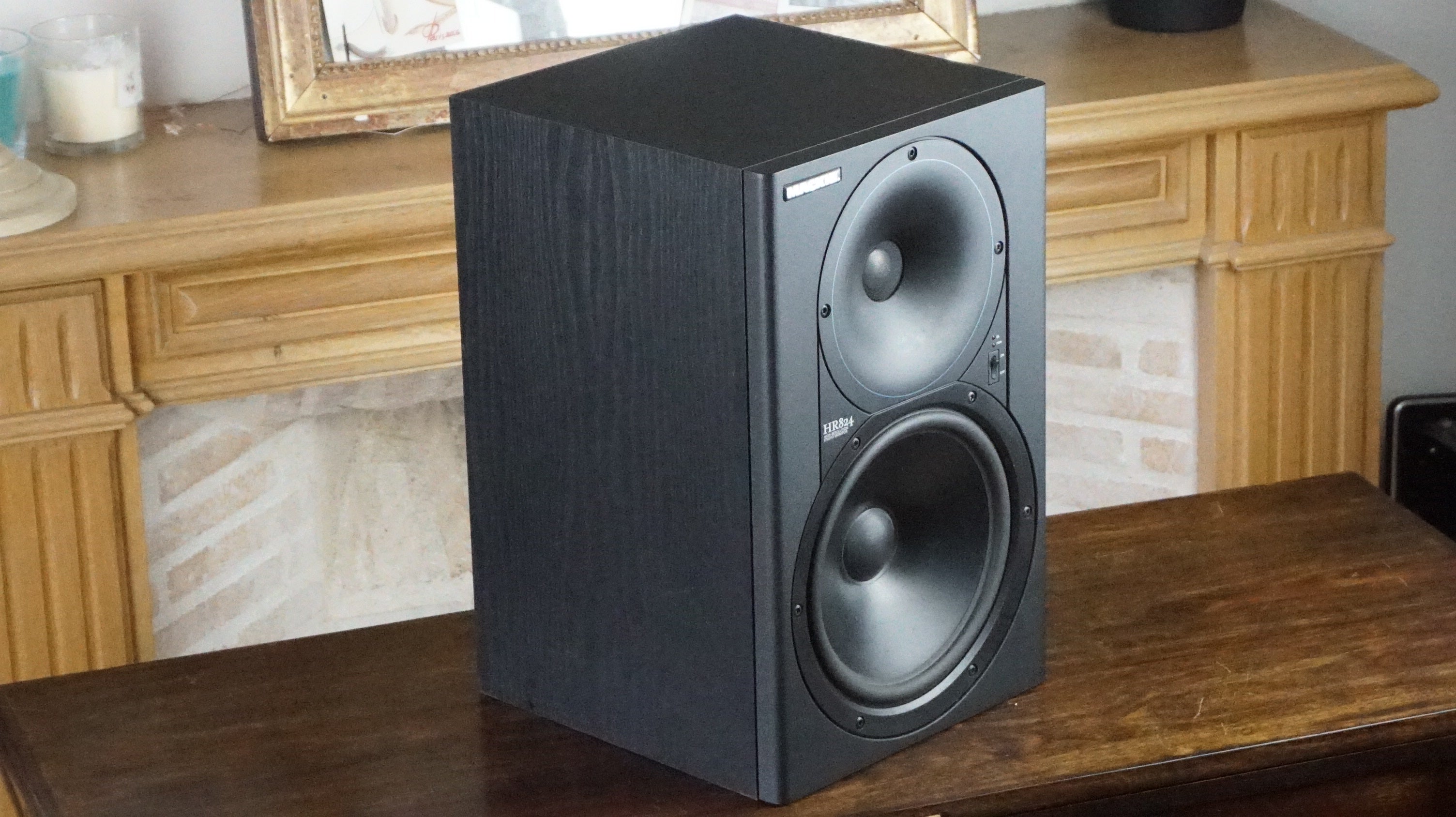 Mackie HR824 — vue 1
