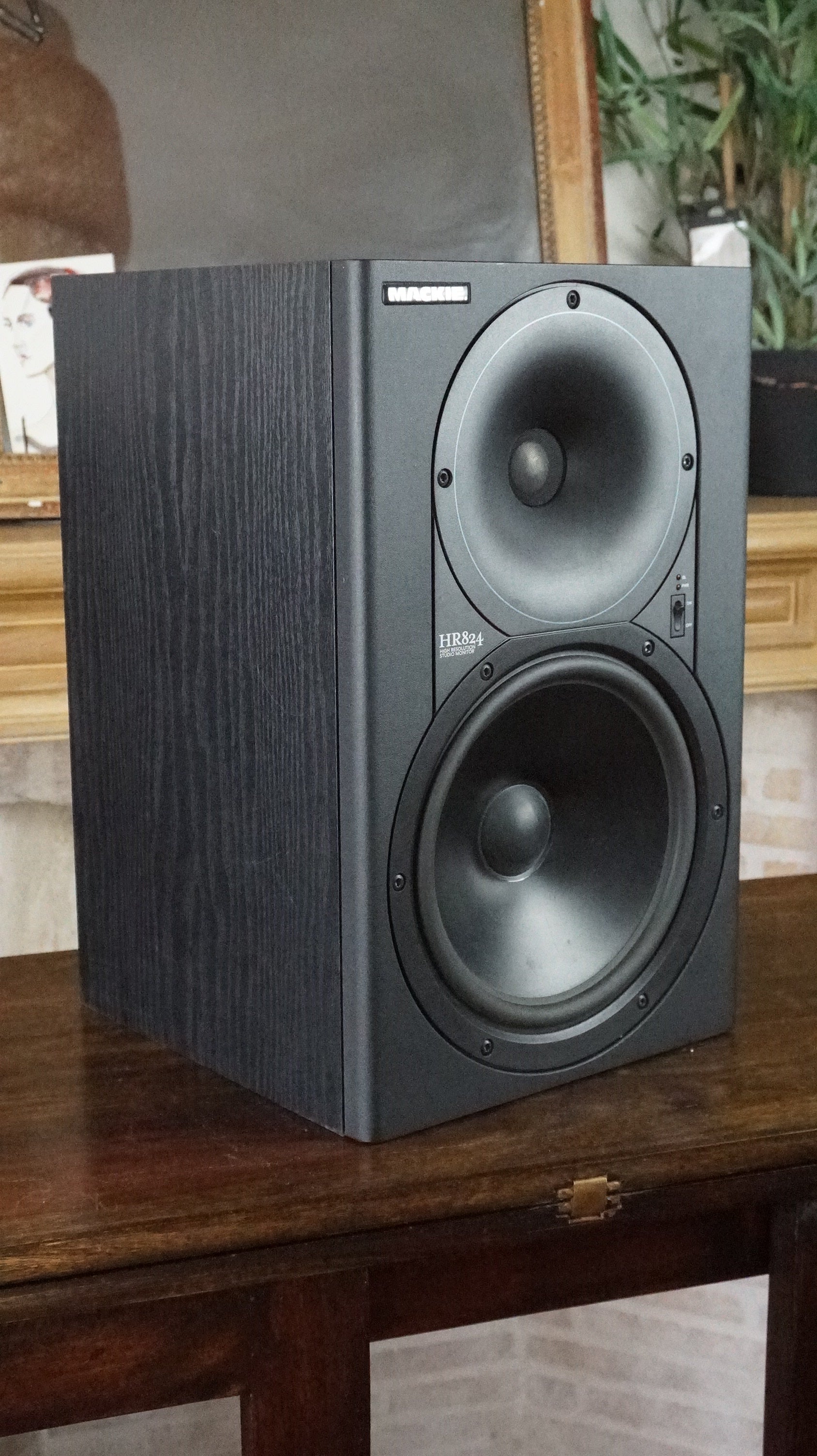Mackie HR824 — vue 2