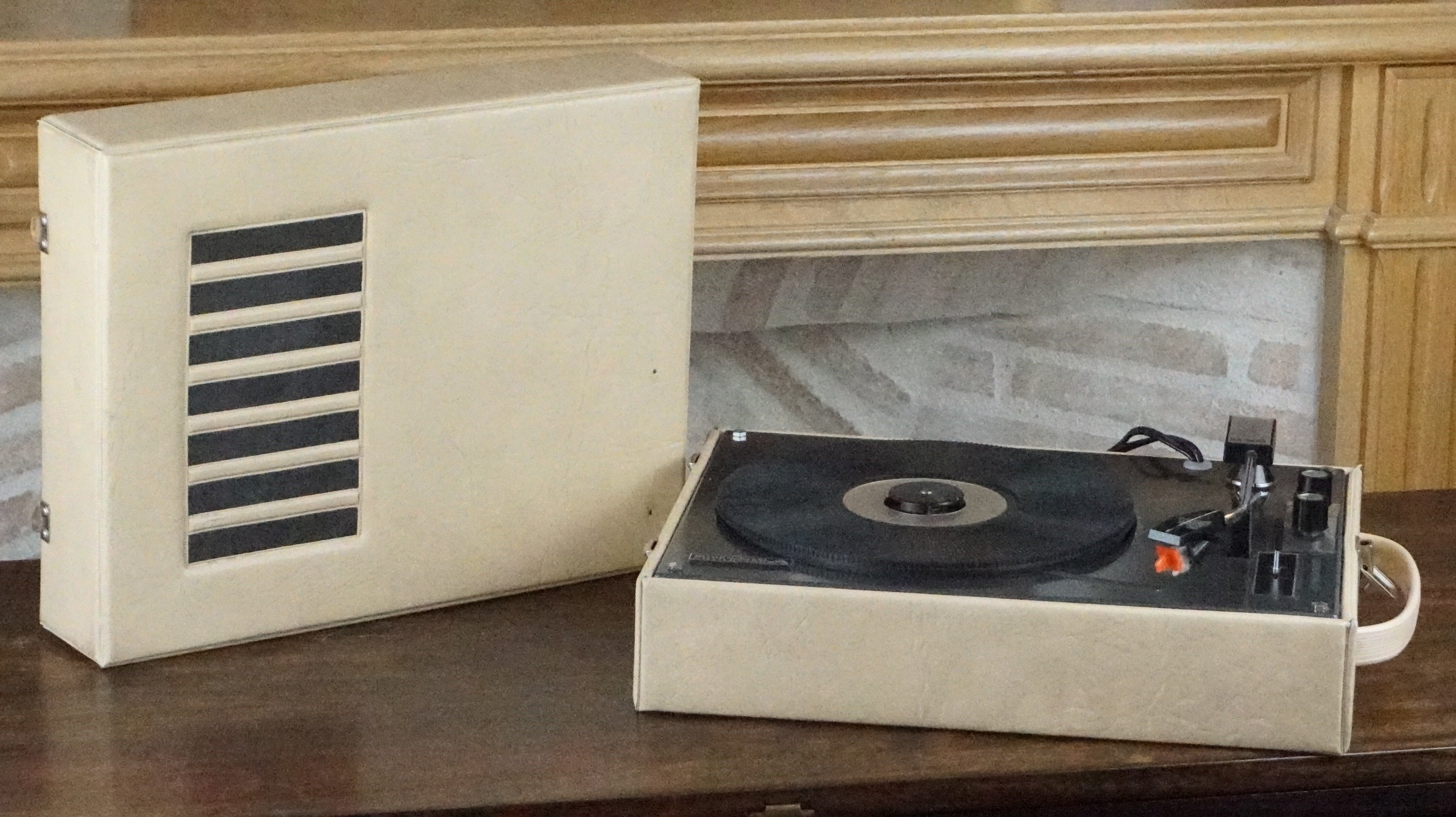 Valise vinyle Pathé Marconi — vue 1