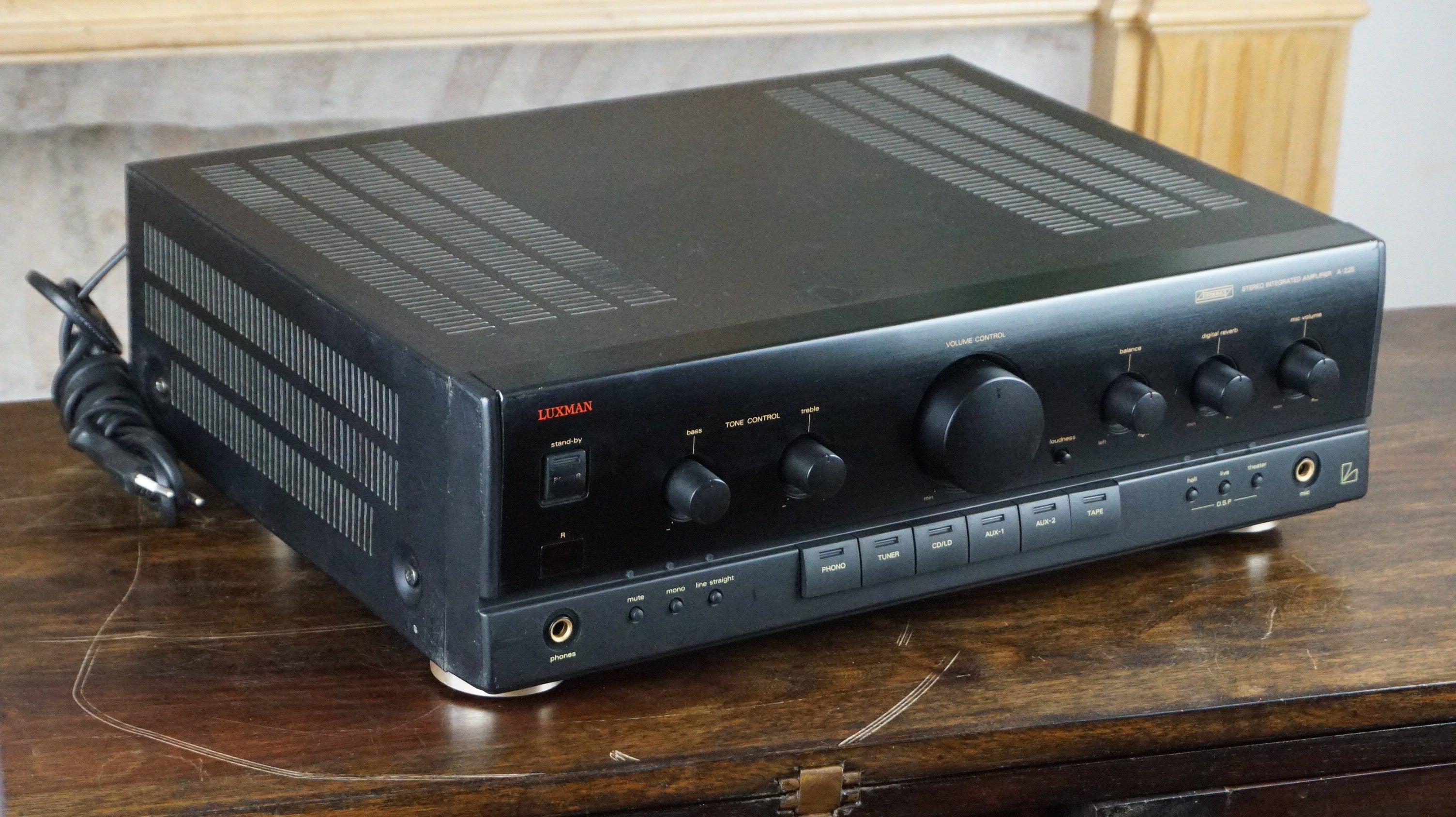 Luxman Stereo Integrated amplifier A-225 — vue 1