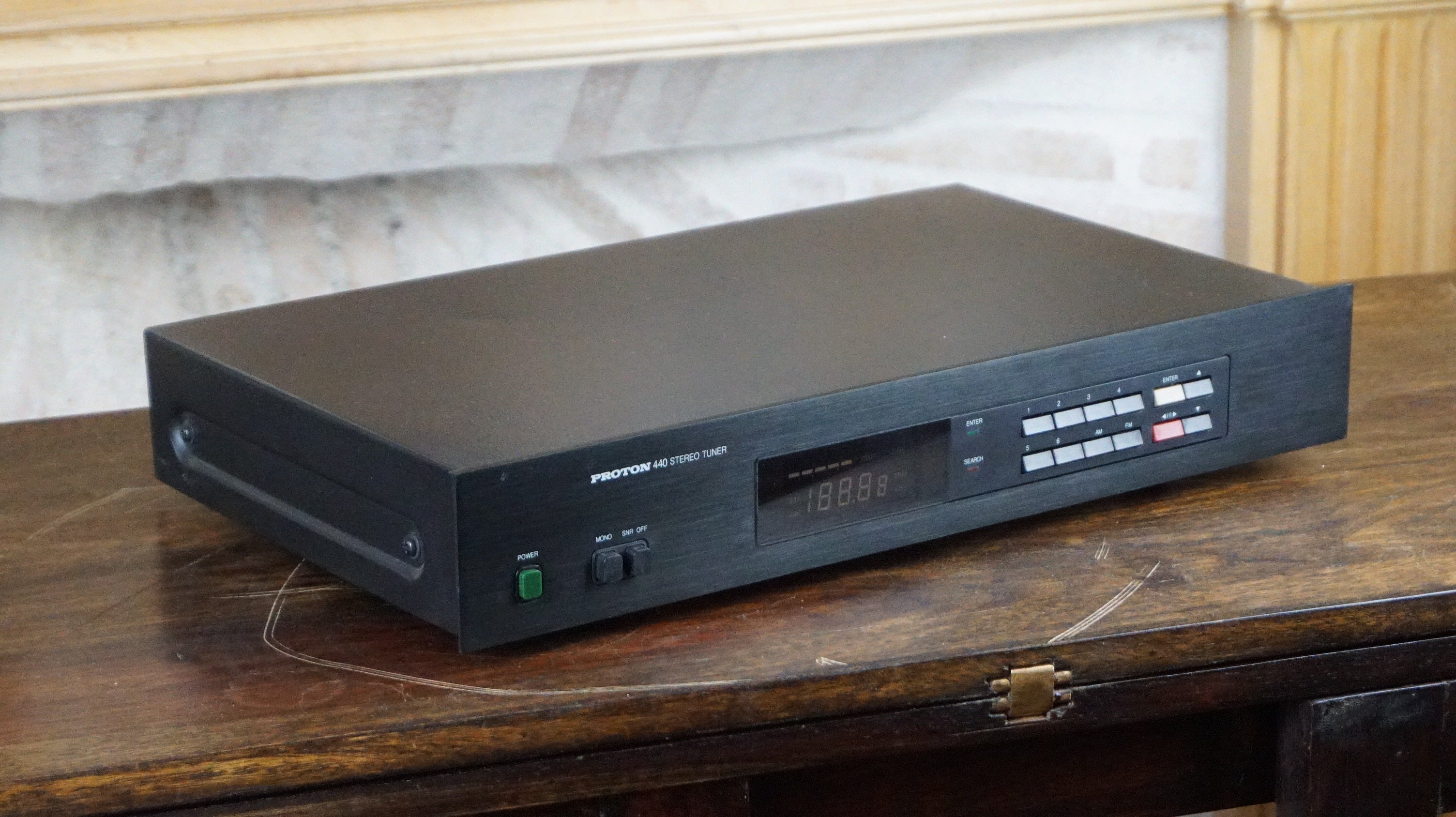 Proton 440 Stereo Tuner — vue 1
