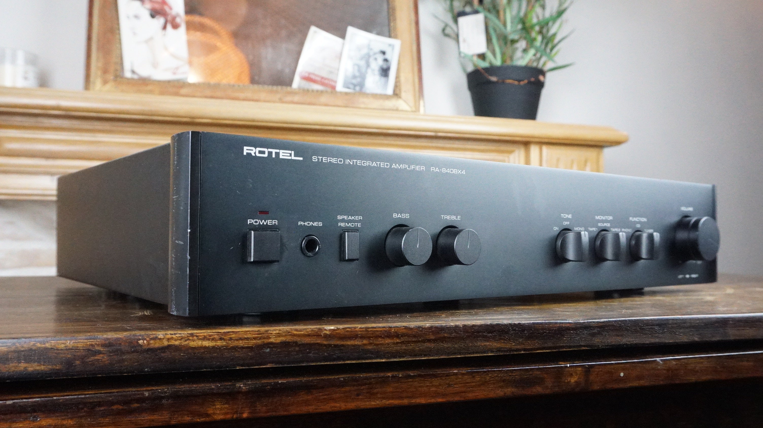 Rotel Stereo Integrated Amplifier RA-8408X4 — vue 2