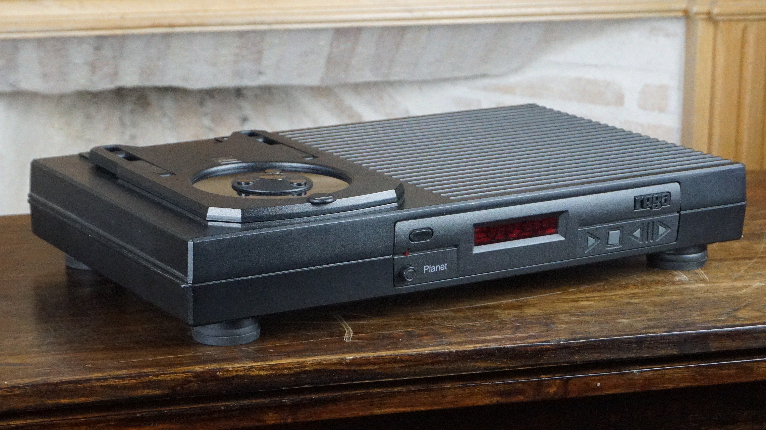 Rega Planet CD player — vue 1