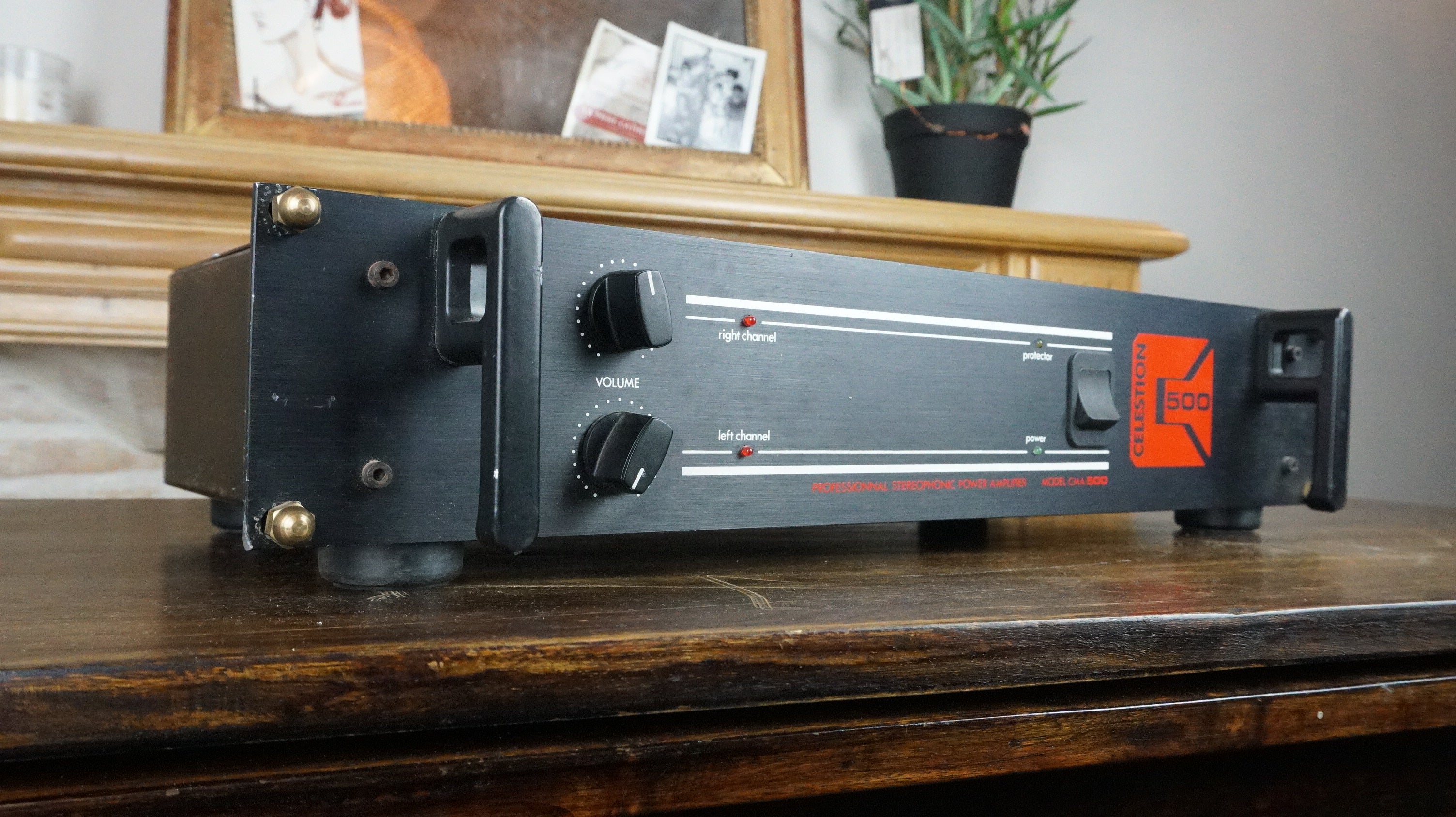 Celestion Professionnal stereophonic power amplifier CMA 500 — vue 1