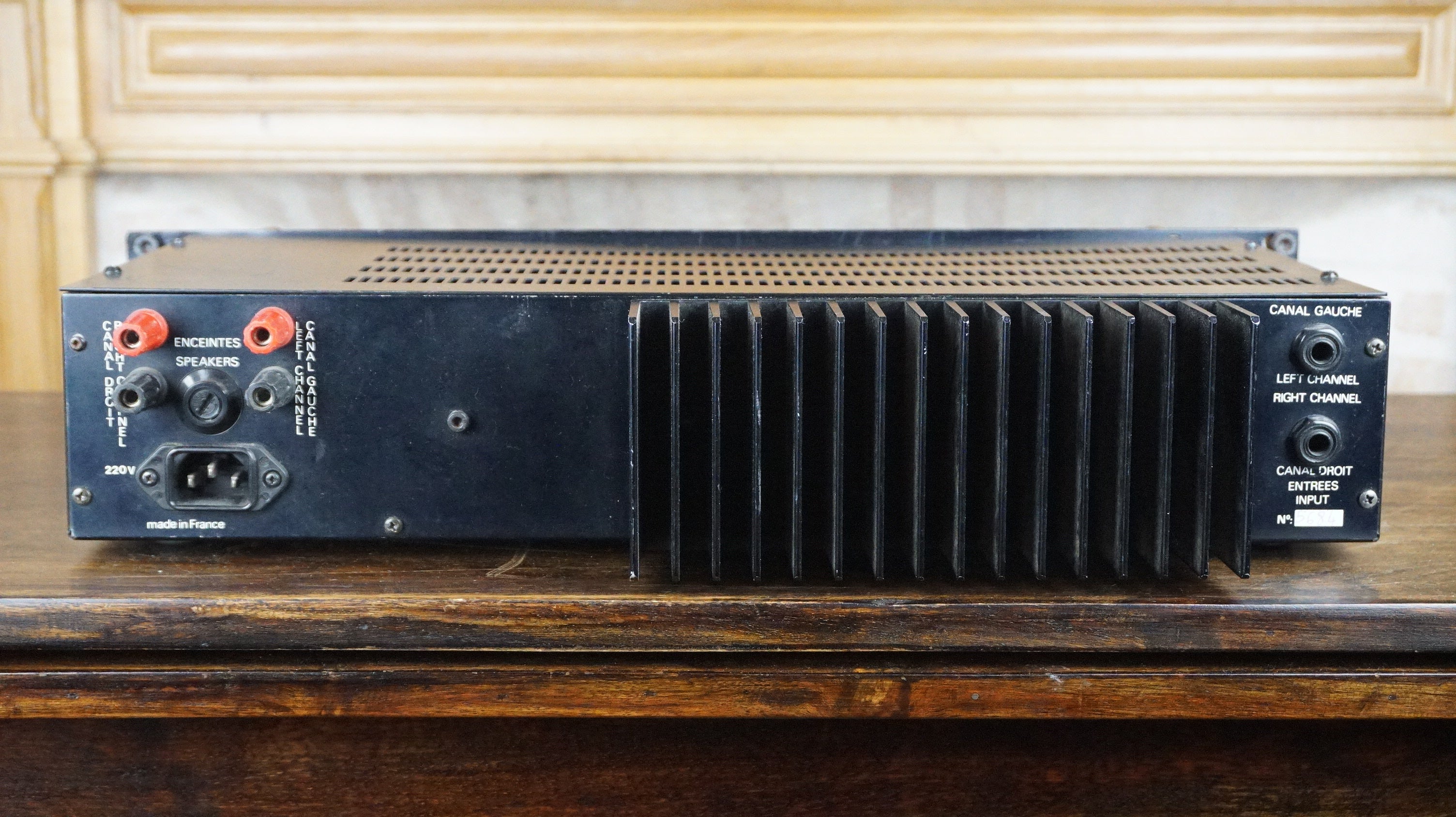 Celestion Professionnal stereophonic power amplifier CMA 250 — vue 3