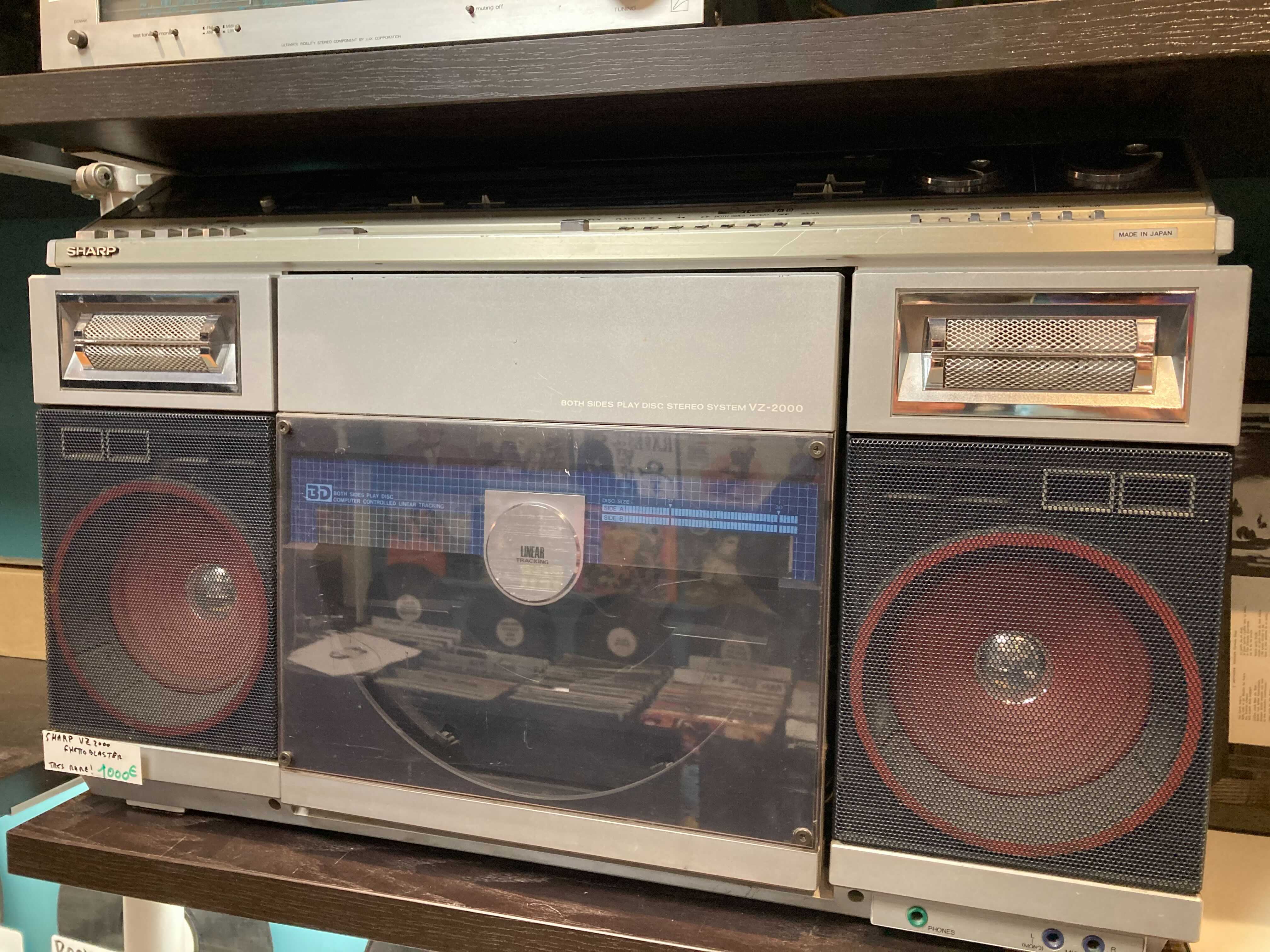 Sharp VZ2000 Ghetto Blaster — vue 1