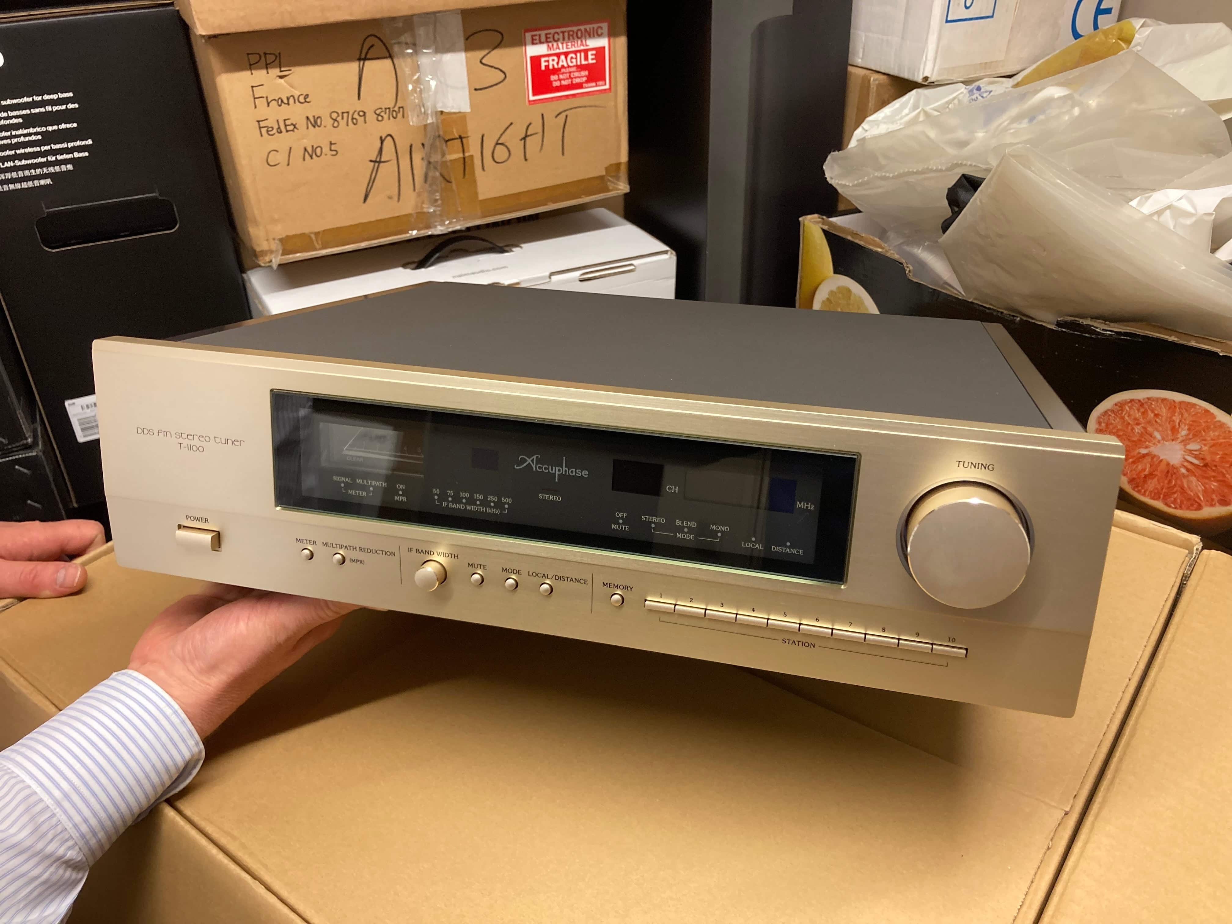 Accuphase T-1100 — vue 1