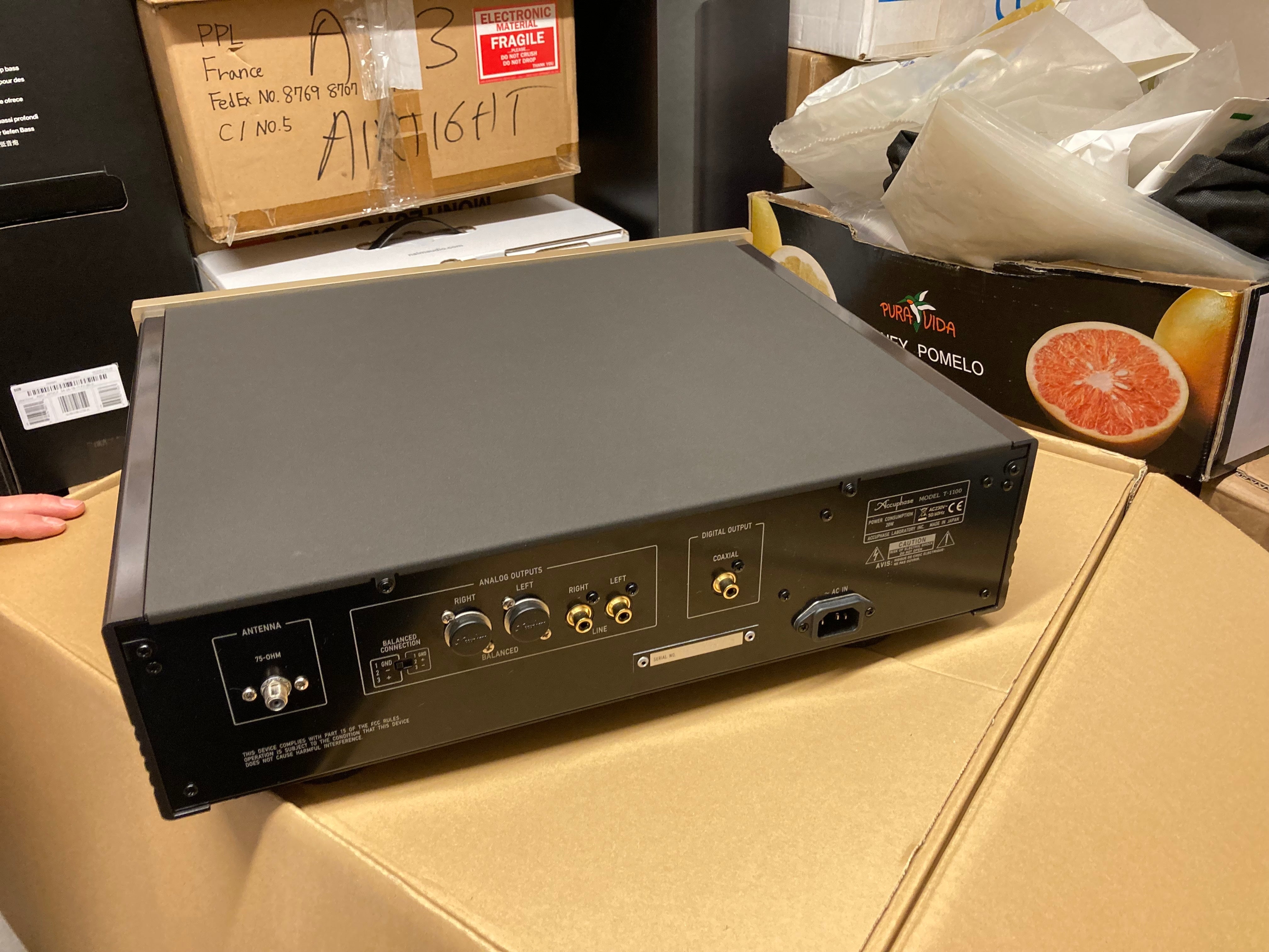 Accuphase T-1100 — vue 2