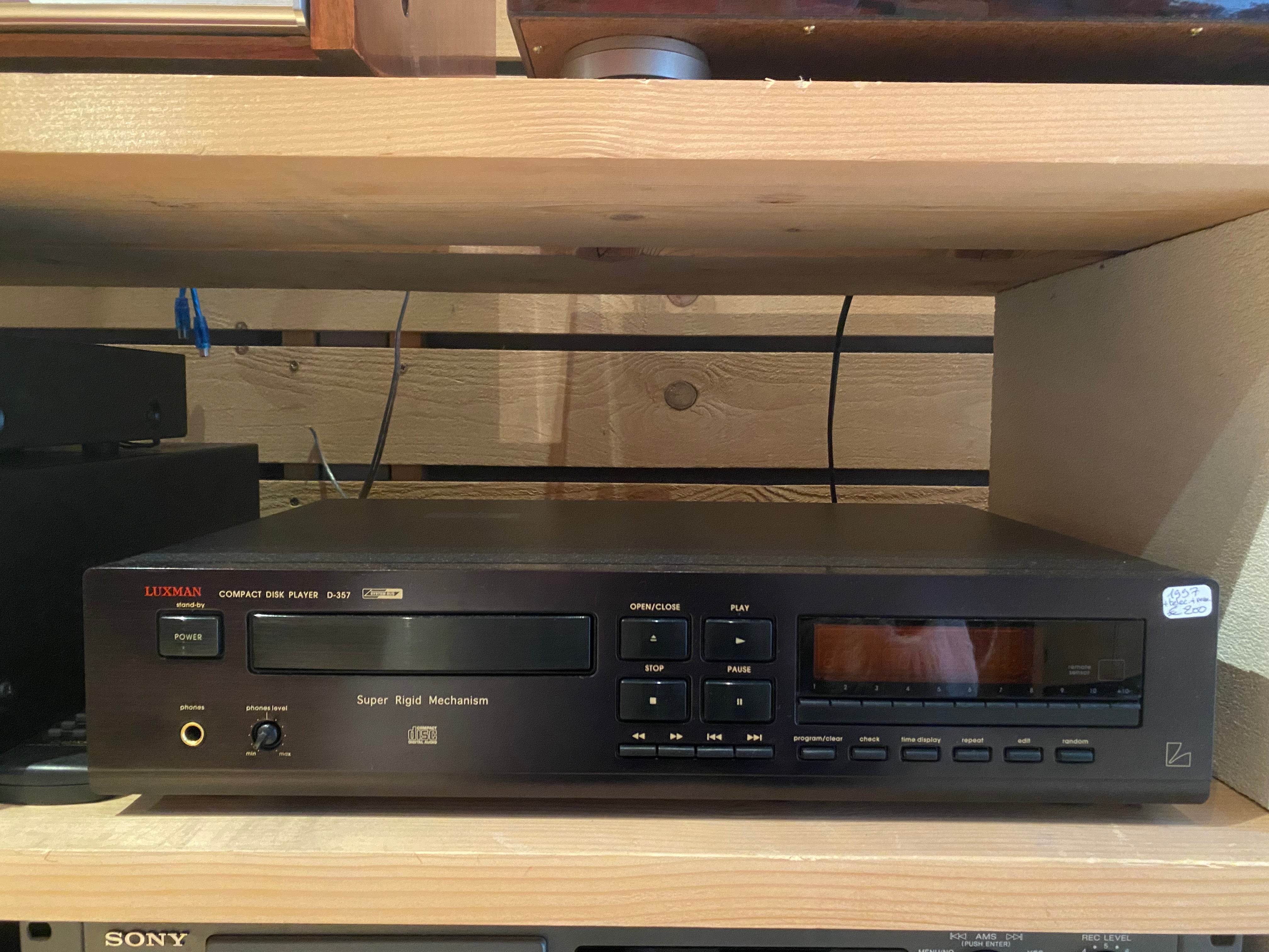 Luxman D-357 — vue 1