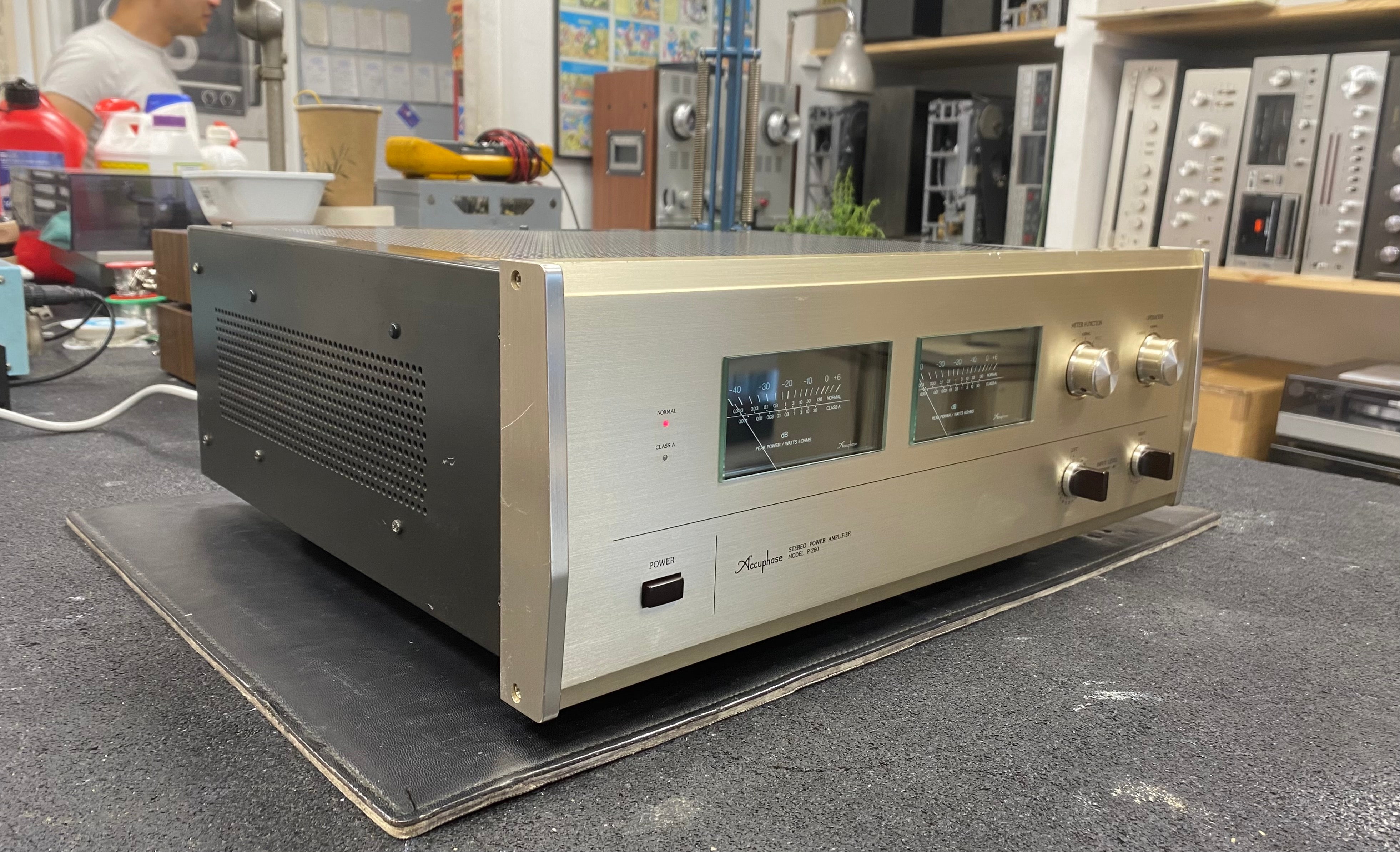Accuphase stéréo power P260 — vue 3