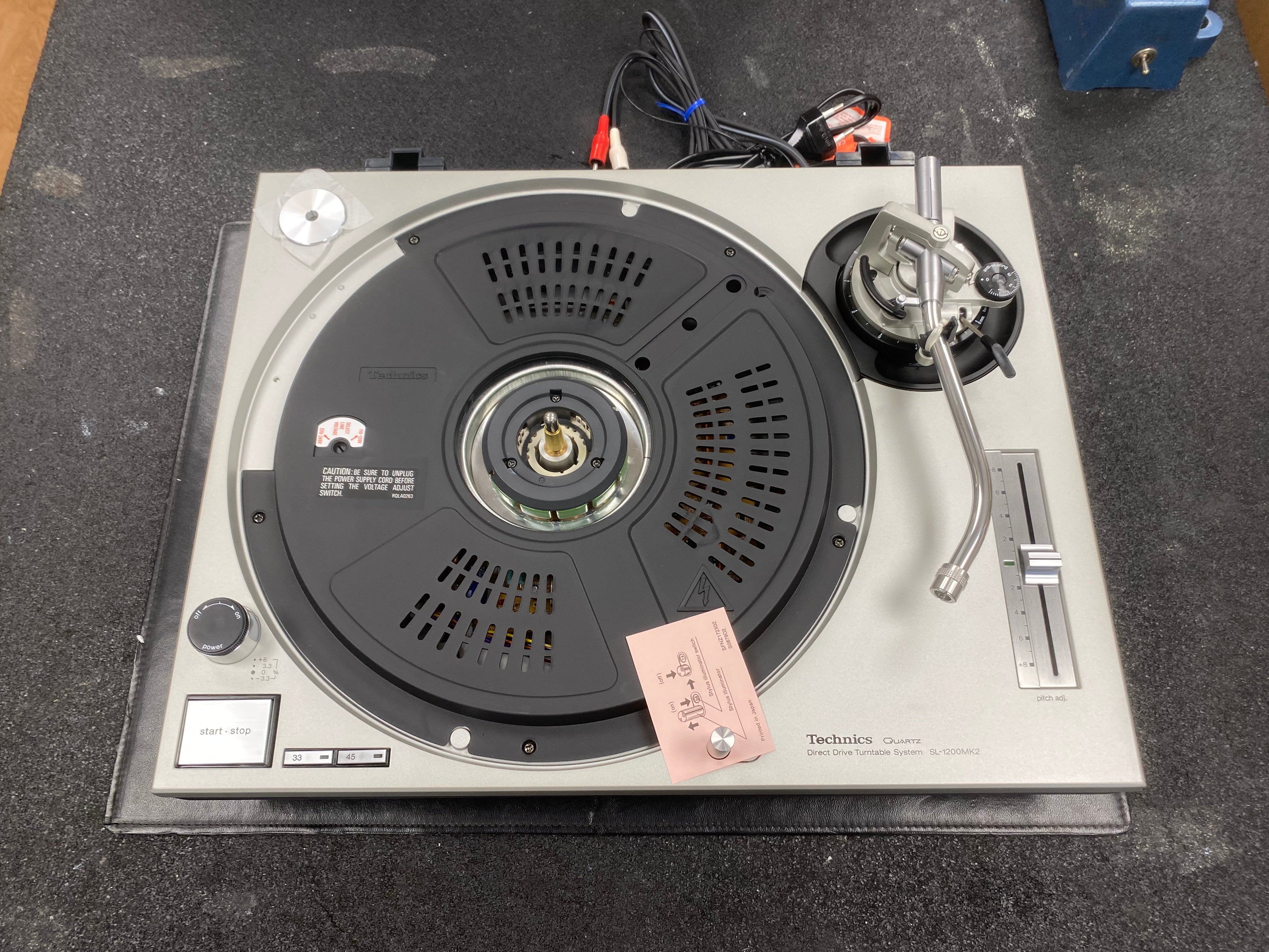 Technics SL 1200 MK2 — vue 3