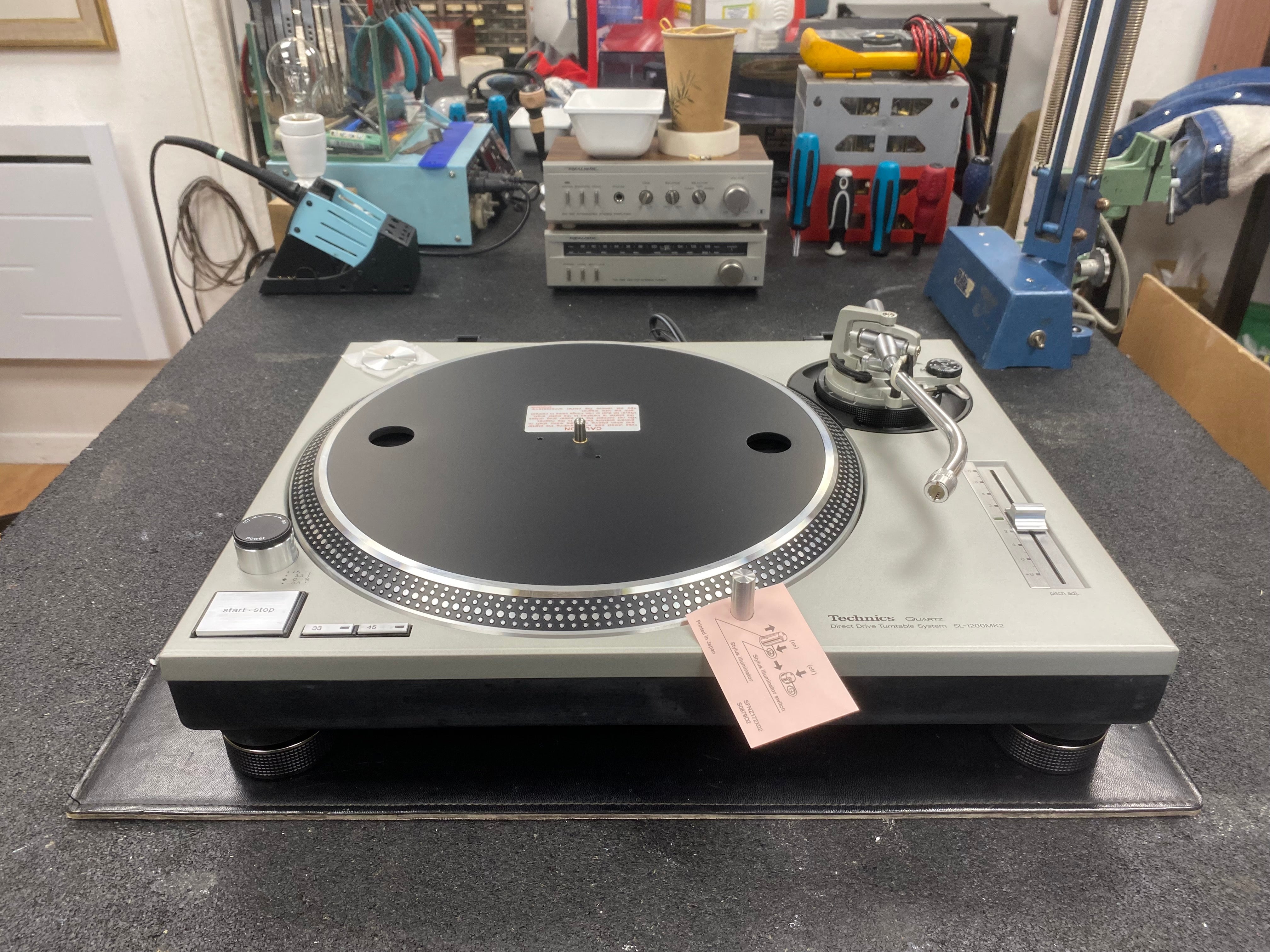 Technics SL 1200 MK2 — vue 1