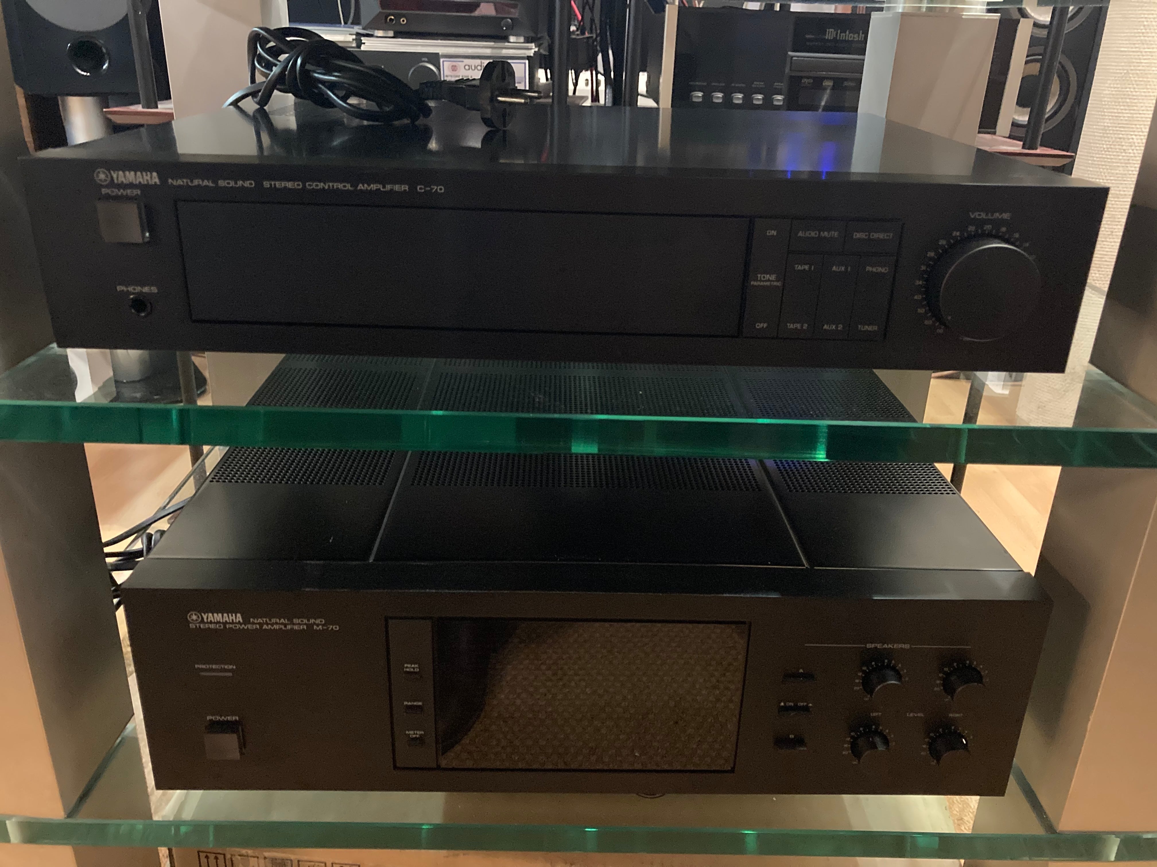 Yamaha C-70 et N-70 — vue 2