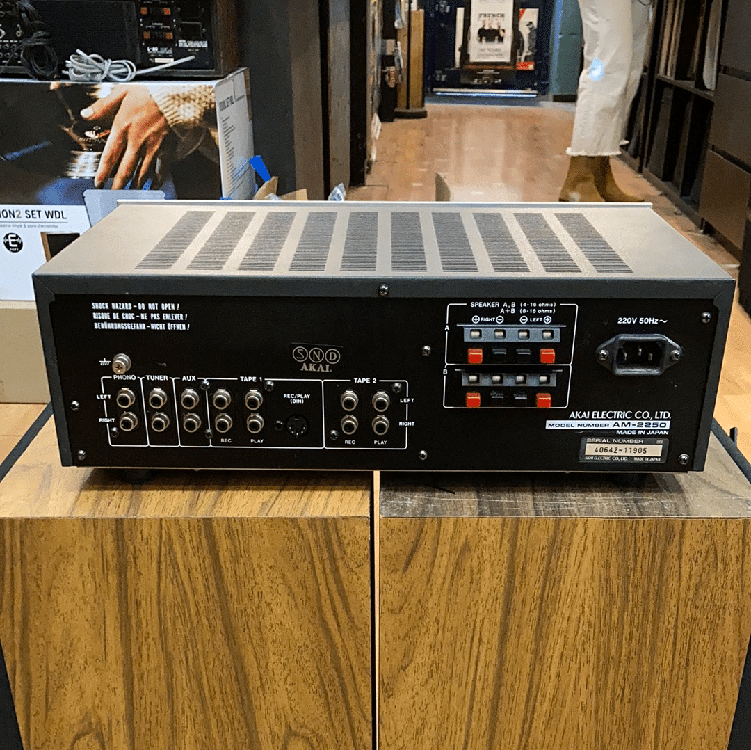 AKAI AM-2250 — vue 2