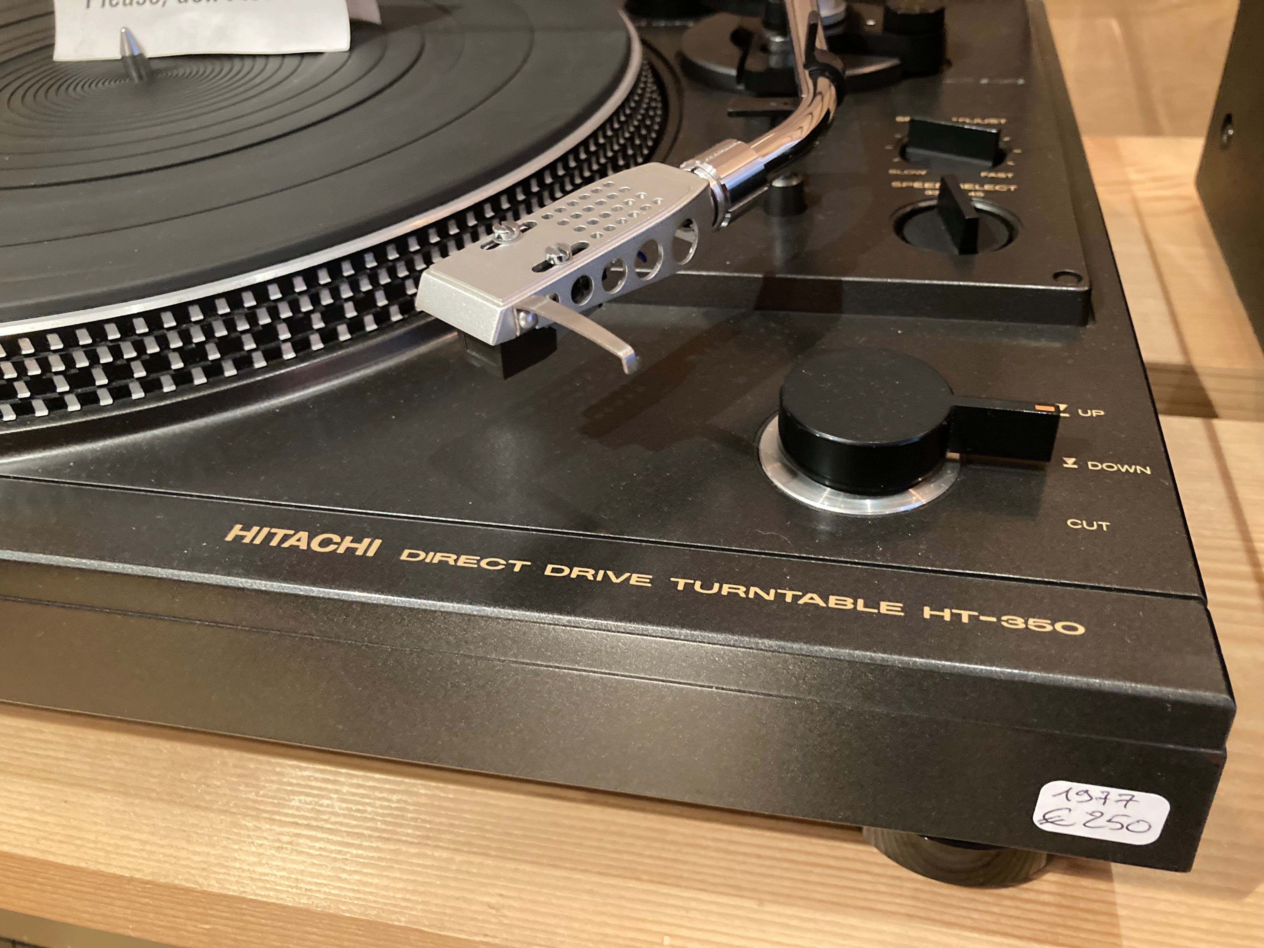 Hitachi Direct Drive Turntable HT-350 — vue 1