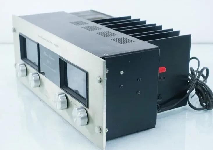 Phase Linear 700B, vue 1